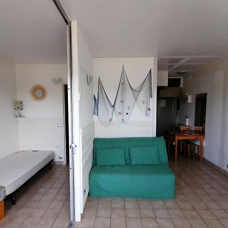 50m avec Terrasse dans une résidence avec PISCINE Le Grau-du-Roi Extérieur photo
