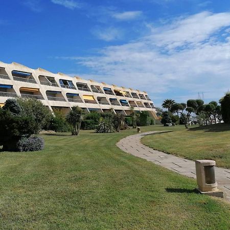 50m avec Terrasse dans une résidence avec PISCINE Le Grau-du-Roi Extérieur photo