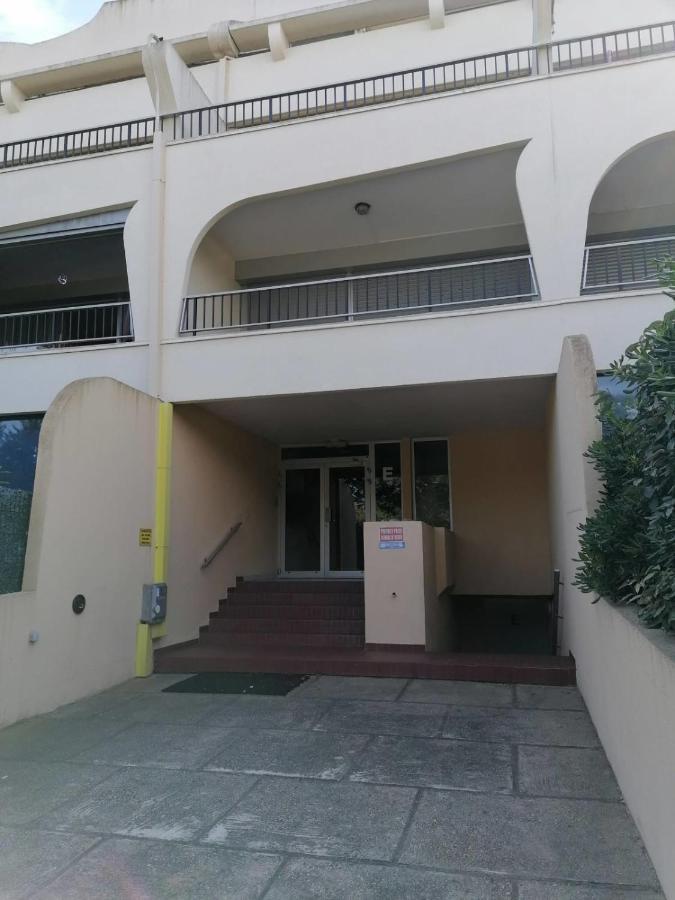 50m avec Terrasse dans une résidence avec PISCINE Le Grau-du-Roi Extérieur photo