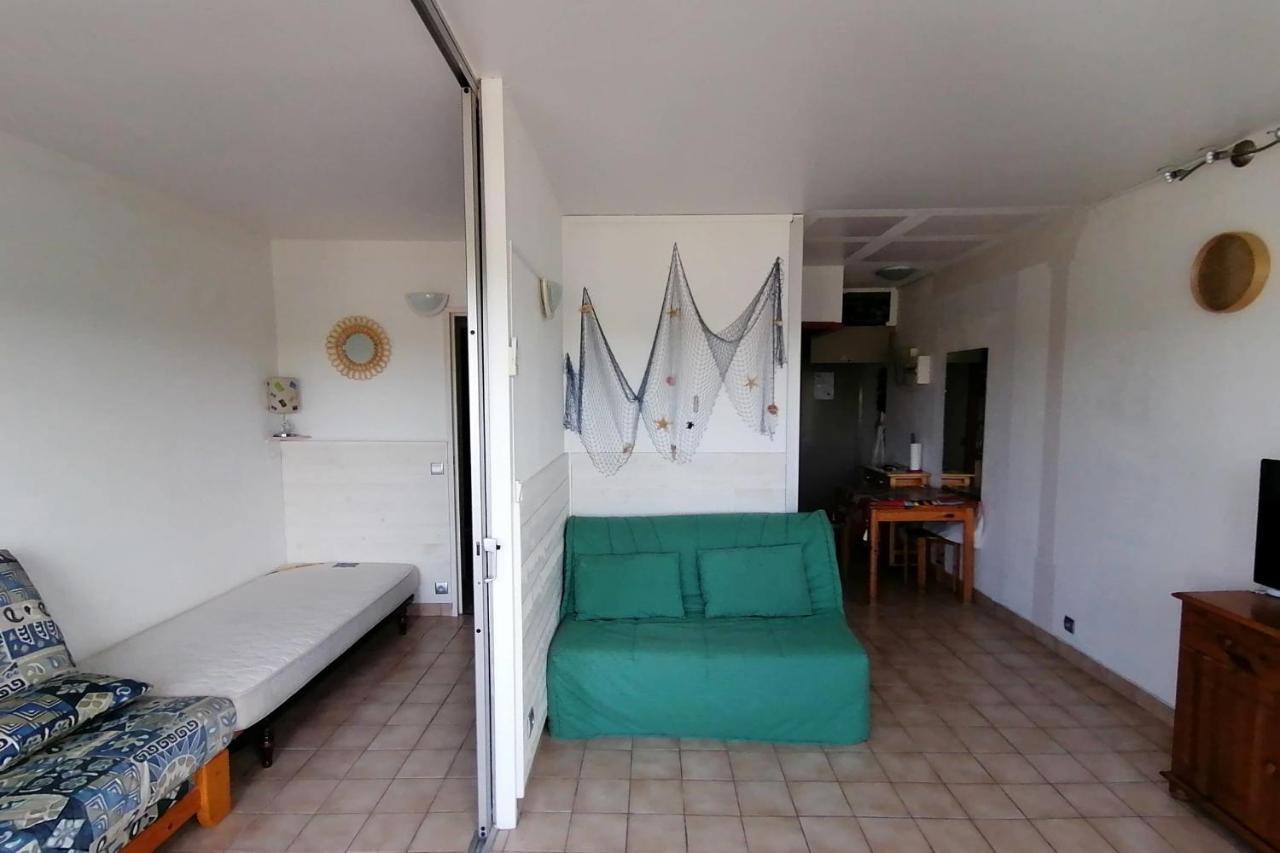 50m avec Terrasse dans une résidence avec PISCINE Le Grau-du-Roi Extérieur photo